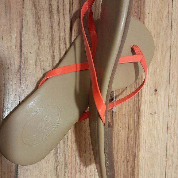 SCOOP NYC Flip Flops: NEW! - Picture 5 of 6